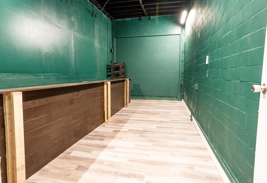 More Photos Of 1802 E Commerce St, San Antonio Auto Repair For Lease
