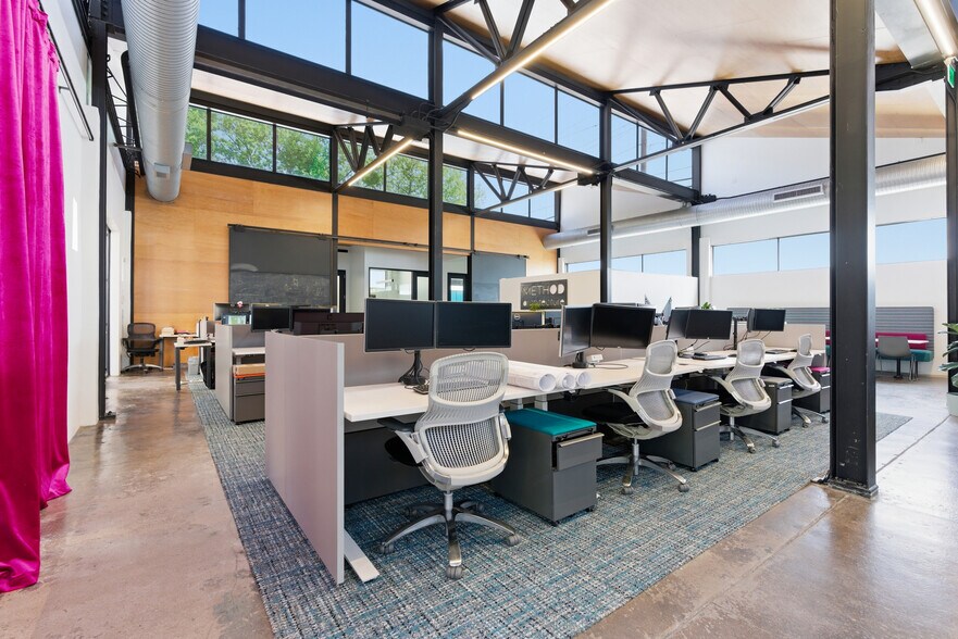 More Photos Of 311-321 Sixth St, San Antonio Office For Sale