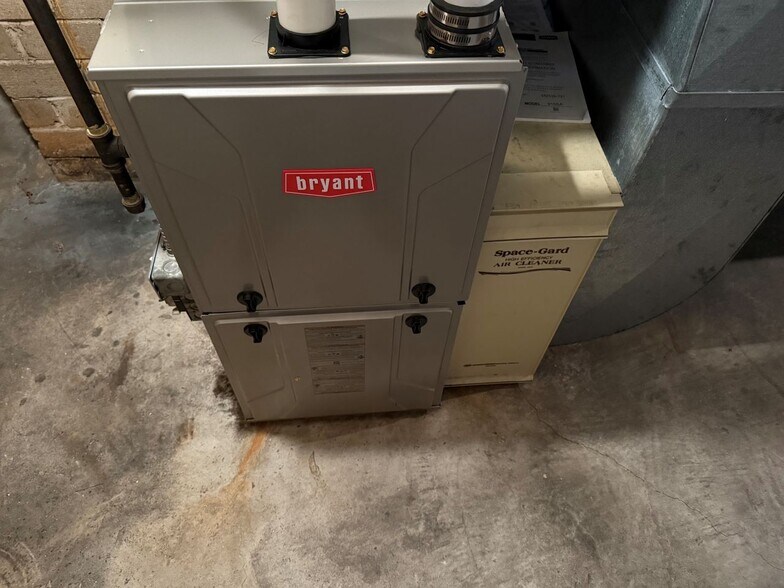 More Photos Of N4080 Hwy E, Freedom Office For Sale