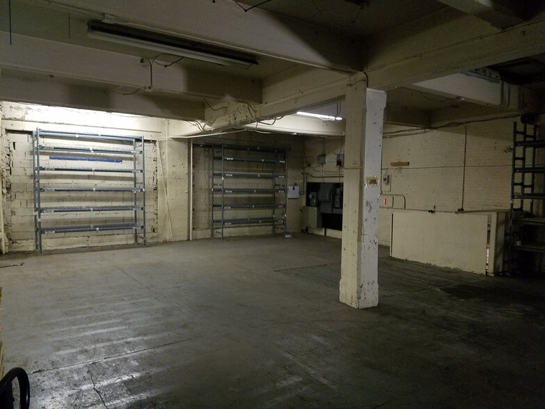 More Photos Of 60 Dickerson St, Newark Light Manufacturing For Lease