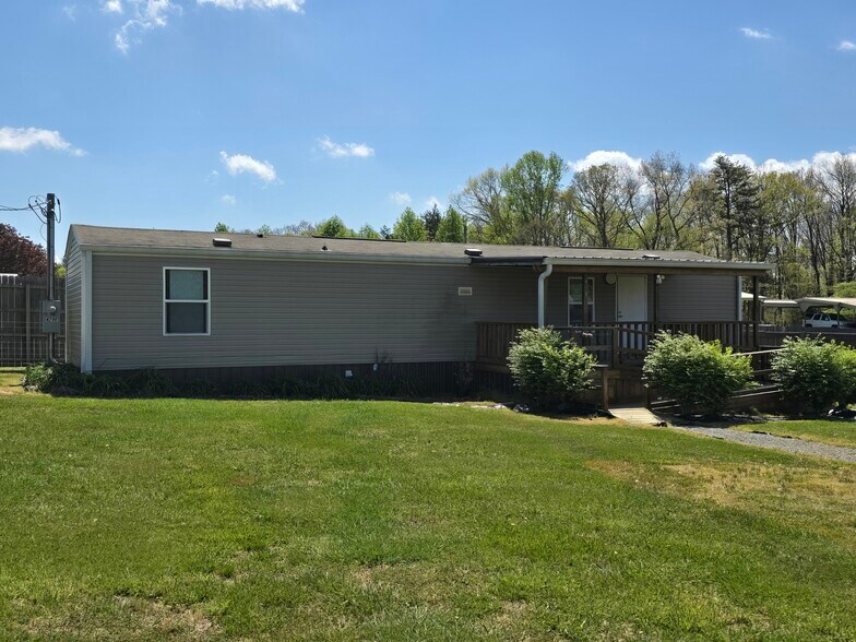More Photos Of 13 Evergreen Cir, Dunlap Trailer Camper Park For Sale
