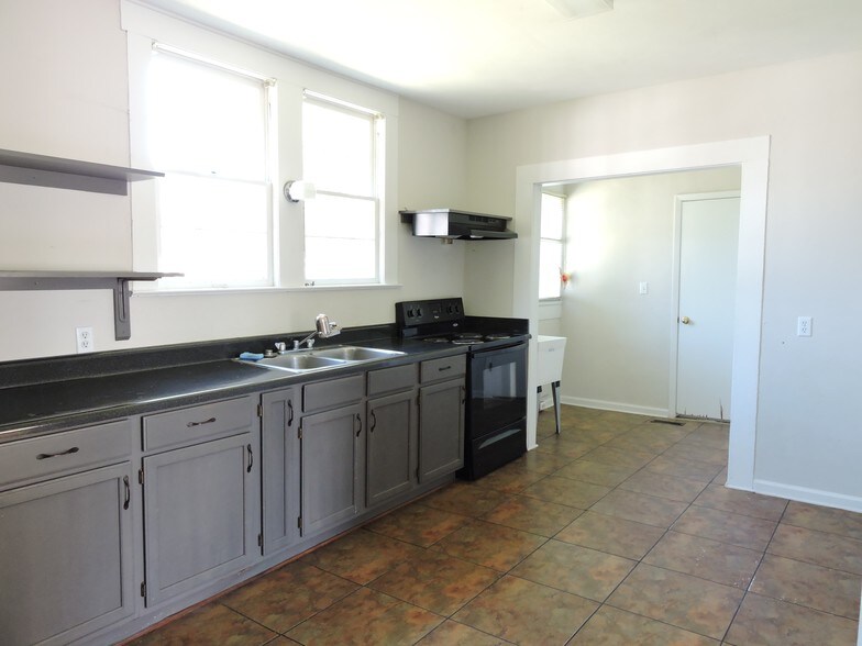 More Photos Of 2218 Mahan Dr, Tallahassee Office Residential For Sale