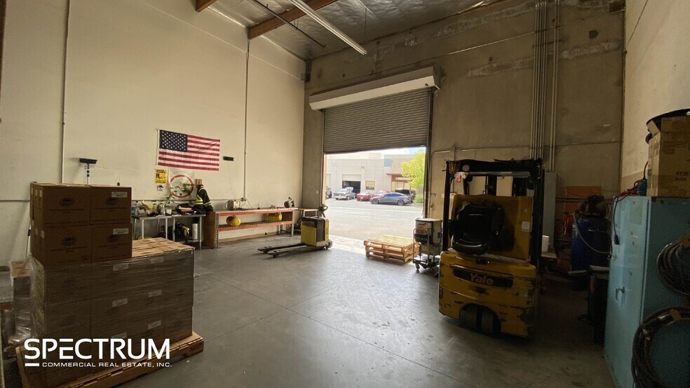 More Photos Of 26470 Ruether Ave, Santa Clarita Warehouse For Lease