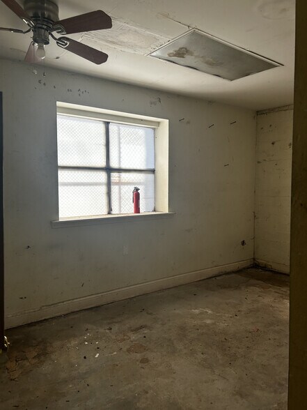 More Photos Of 3823-3831 Main St, College Park, College Park Storefront Retail Office For Lease