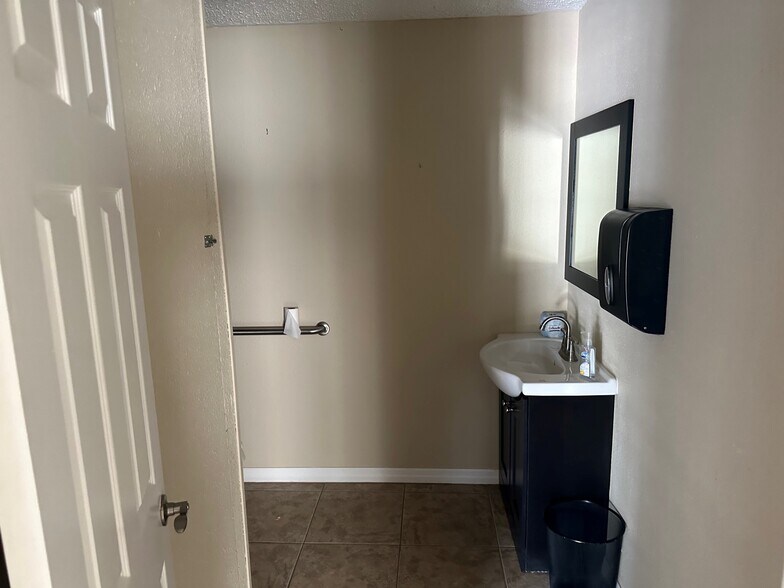 More Photos Of 6232 Madison St, New Port Richey Office For Sale