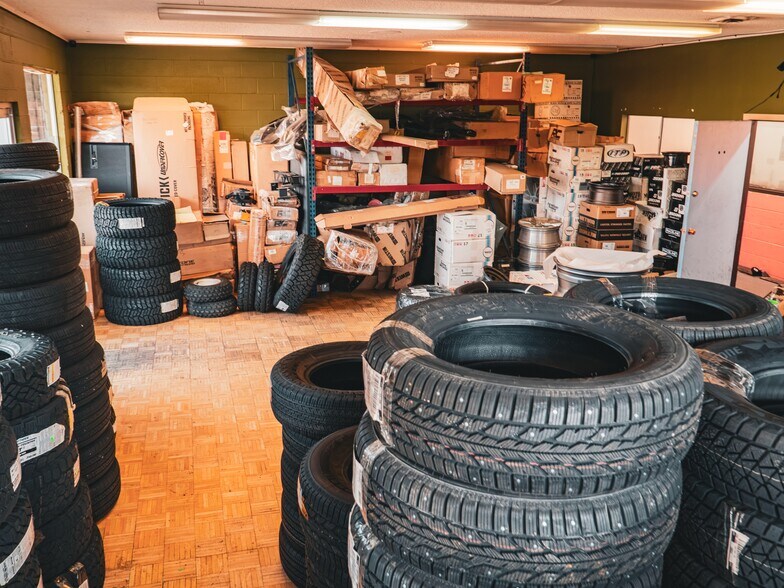 More Photos Of 1203 12th St, Hood River Showroom For Sale