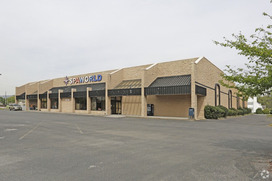Primary Photo Of 2450 Memorial Blvd, Kingsport Supermarket For Lease