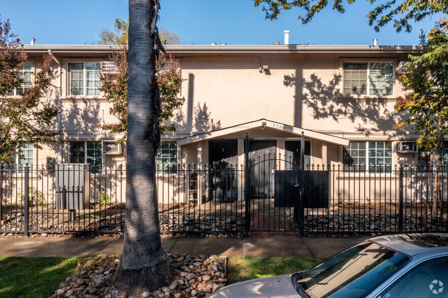 More Photos Of 2700 32nd St, Sacramento Multifamily For Sale