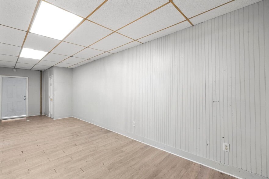 More Photos Of 74 Holmes Ave, Waterbury Storefront Retail Residential For Sale