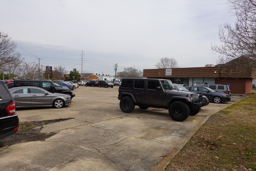 More Photos Of 202 S Newtown Rd, Virginia Beach Auto Dealership For Lease