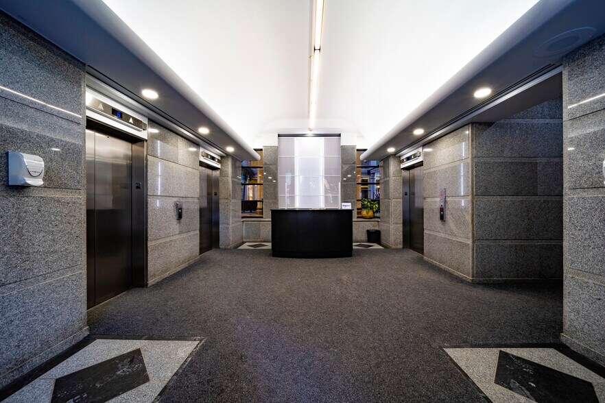 More Photos Of 1555 Rue Peel, Montréal Office For Lease
