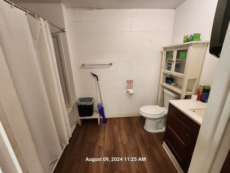 More Photos Of 653 Mapunapuna St, Honolulu Warehouse For Lease