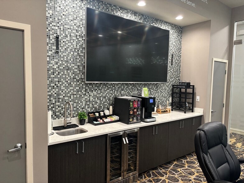 More Photos Of 330 E Crown Point Rd, Winter Garden Office For Sale