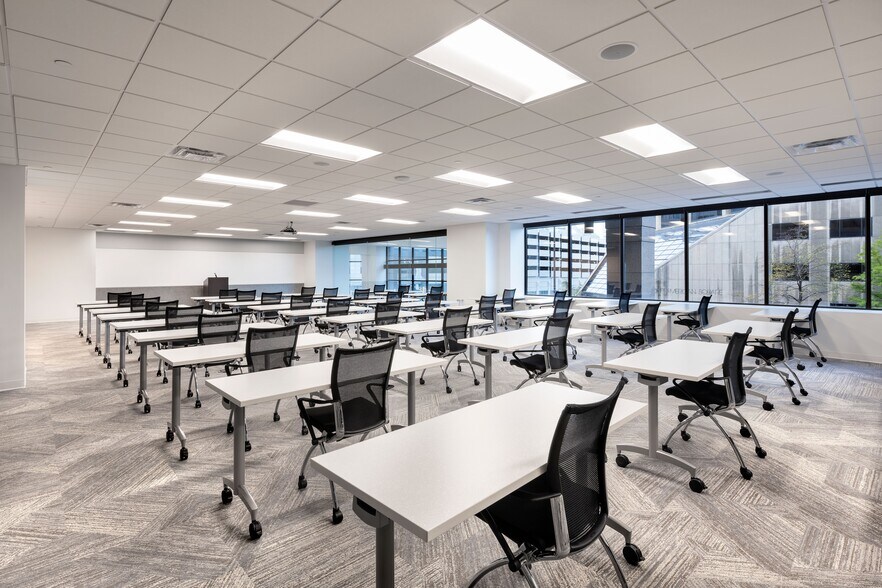 More Photos Of 201 N Illinois St, Indianapolis Office For Lease