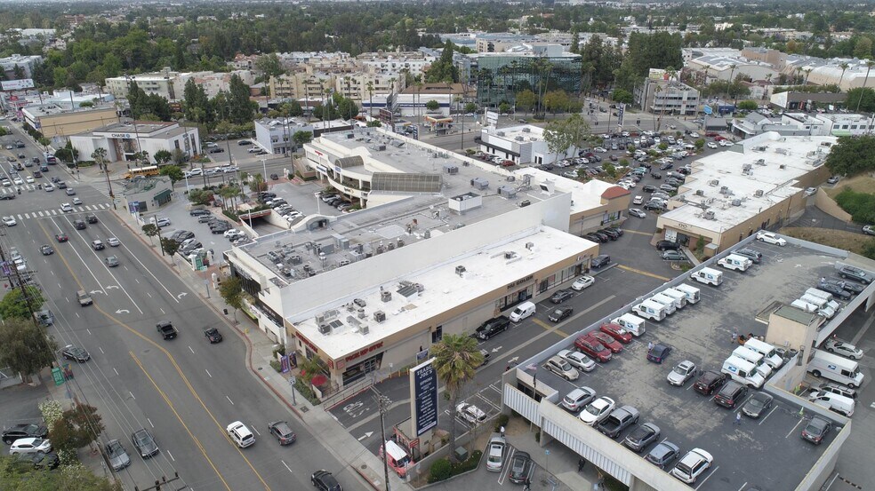 More Photos Of 11976-11996 Ventura Blvd, Studio City General Retail For Lease