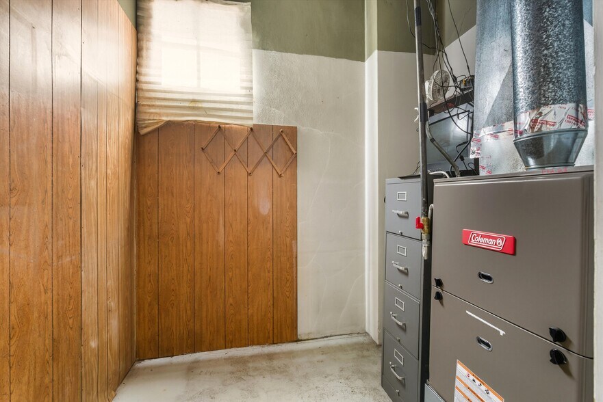 More Photos Of 201 N 2nd St, Raton Auto Repair For Sale