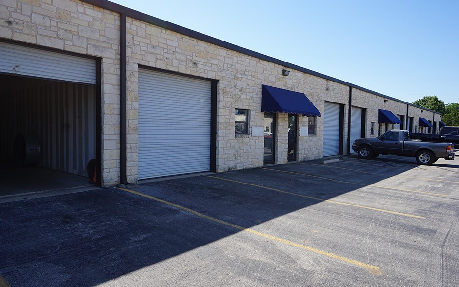 More Photos Of 105 Halmar Cv, Georgetown Unknown For Lease