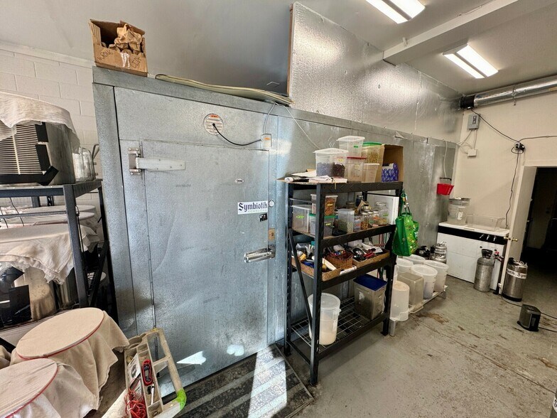 More Photos Of 3665 S Federal Blvd, Sheridan General Retail For Sale