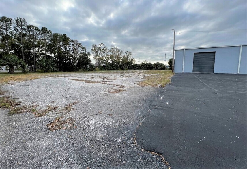 More Photos Of 6850 Cross Bayou Dr, Seminole Manufacturing For Lease