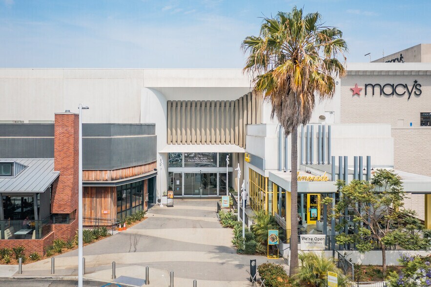 More Photos Of 21712 Hawthorne Blvd, Torrance General Retail For Lease