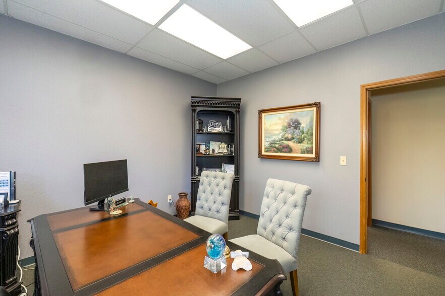 More Photos Of 104 Tremont Ave, Port Orchard Medical For Sale