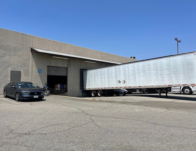 More Photos Of 2930 N San Fernando Blvd, Burbank Warehouse For Sale