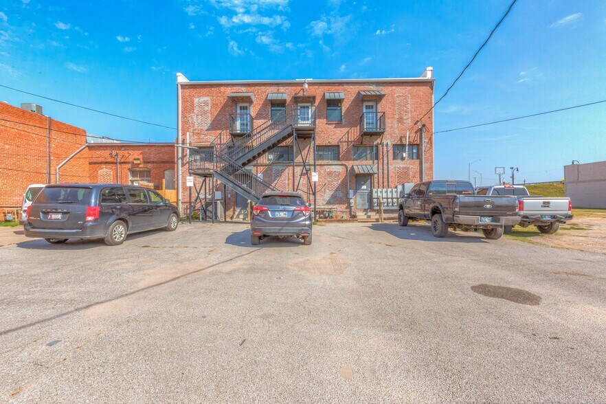 More Photos Of 116-118 N Main St, Sand Springs Storefront Retail Residential For Sale