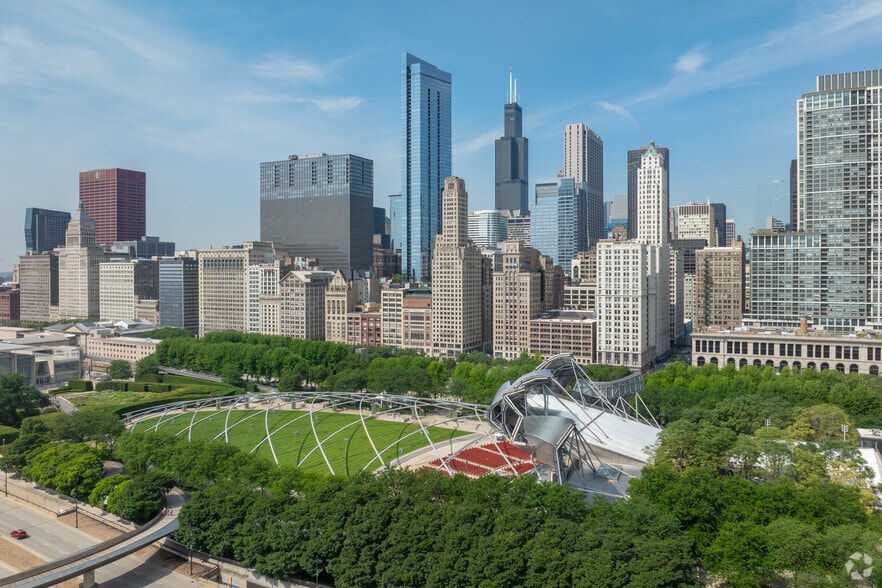 More Photos Of 8 S Michigan Ave, Chicago Office For Lease