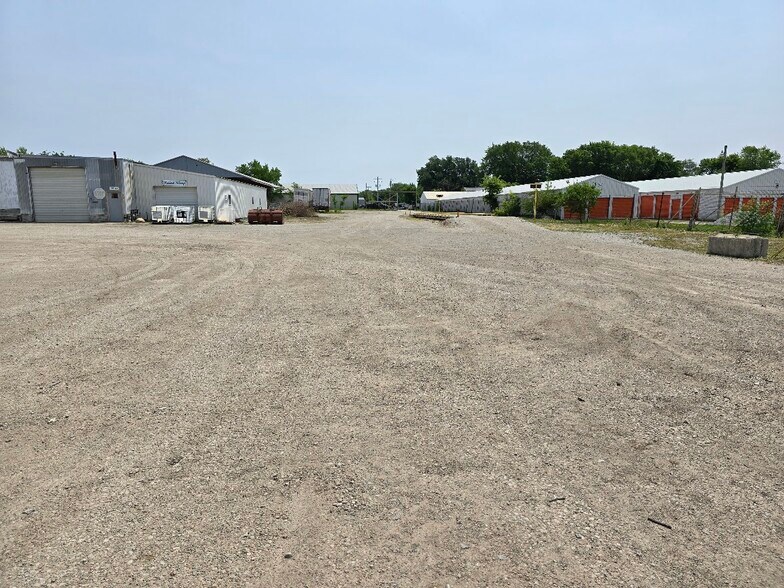 More Photos Of 808 W Walnut St, Fairbury Industrial For Sale