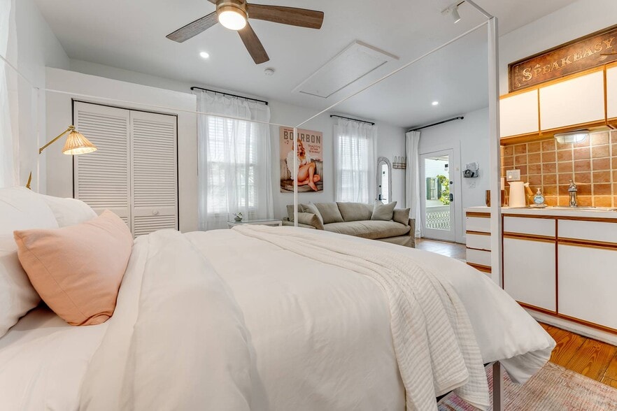 More Photos Of 1117 Duval St, Key West Hospitality For Sale