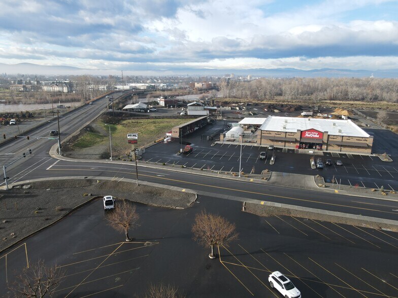 More Photos Of 104 Butterfield Rd, Yakima General Retail For Sale