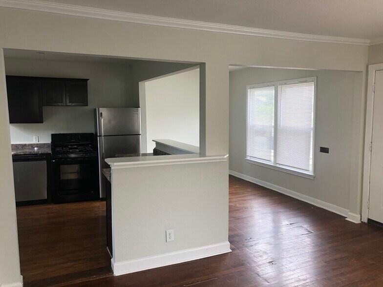 More Photos Of 261 Claremont Ave, San Antonio Multifamily For Sale