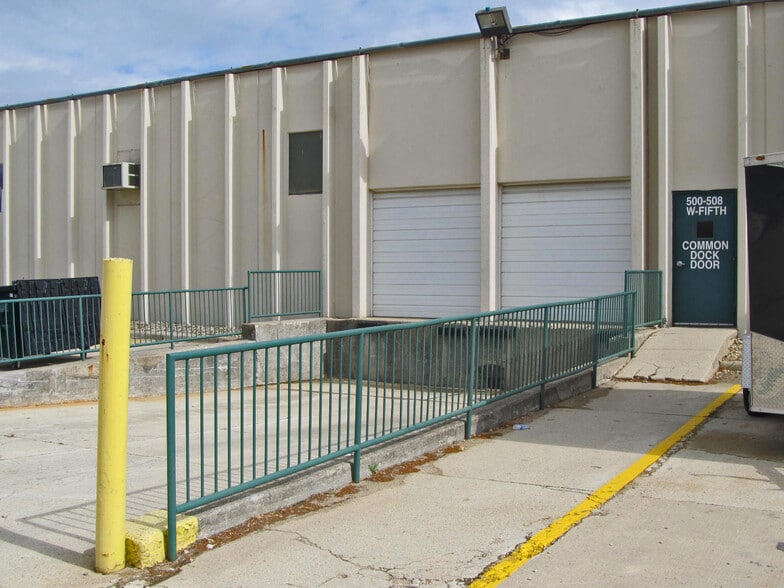 More Photos Of 500-540 W 5th Ave, Naperville Showroom For Lease