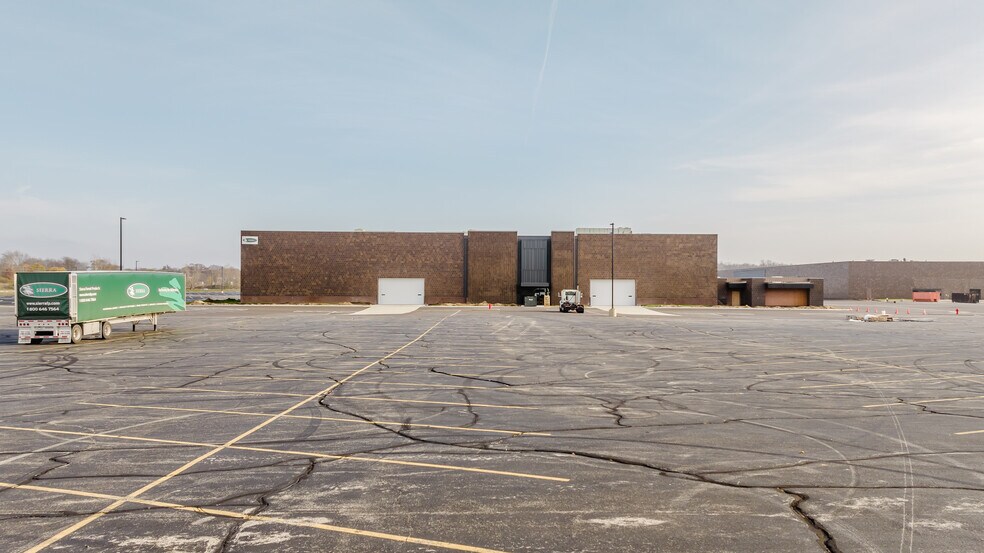 More Photos Of 3701 S Main St, Elkhart Warehouse For Lease