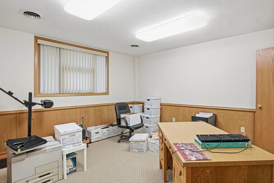 More Photos Of 8007 Industrial Park Ln, Atchison Industrial For Sale