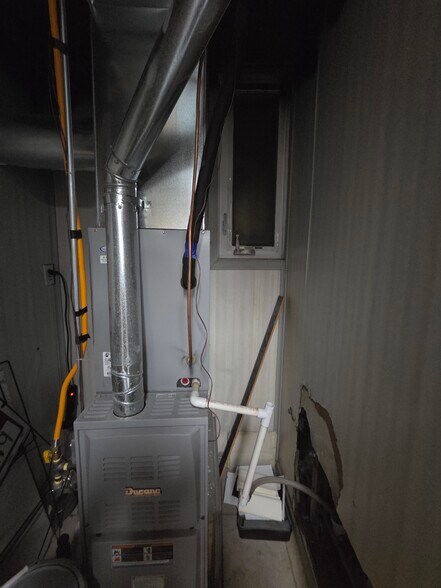 More Photos Of 519 Lincoln Ave, Rochelle Freestanding For Sale