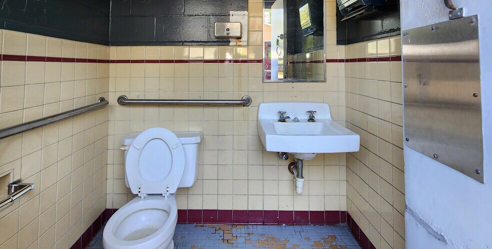More Photos Of 4239 Boonsboro Rd, Lynchburg Service Station For Sale