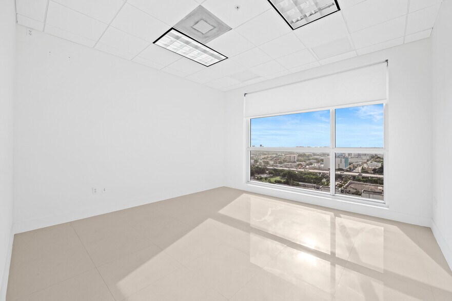 More Photos Of 175 SW 7th St, Miami Medical For Sale