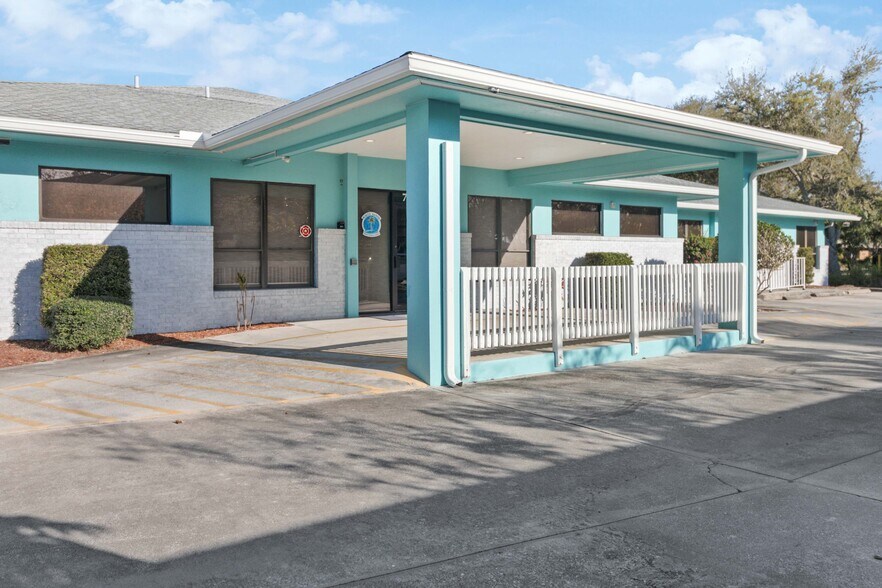 More Photos Of 7157-7159 Curtiss Ave, Sarasota Medical For Sale