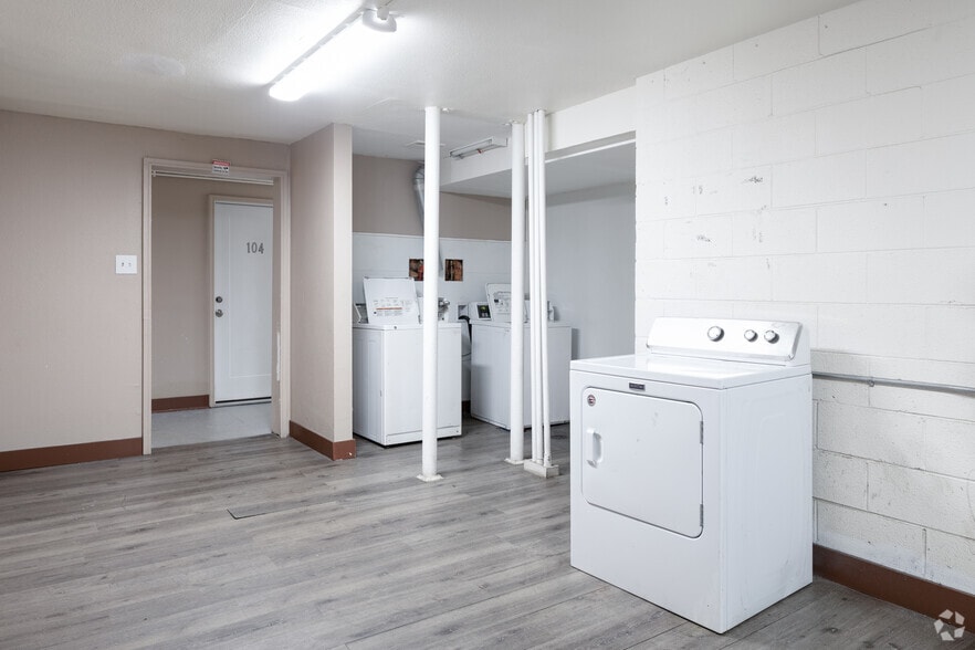 More Photos Of 152 Del Mar Cir, Aurora Apartments For Sale