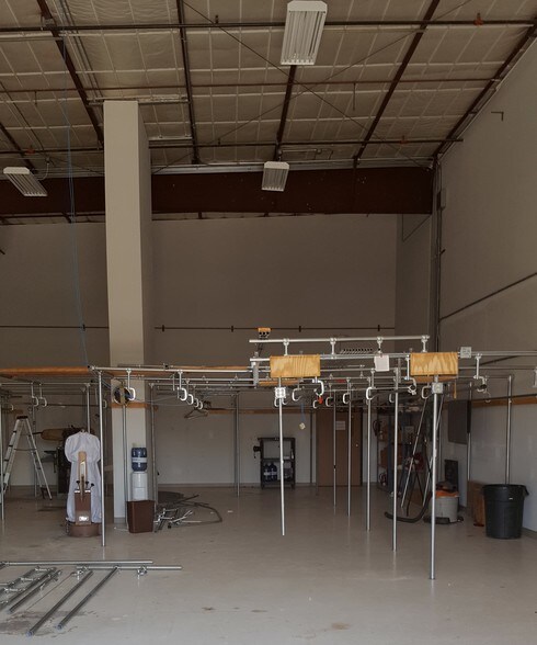 More Photos Of 8447-8475 Murphy Dr, Middleton Light Distribution For Lease