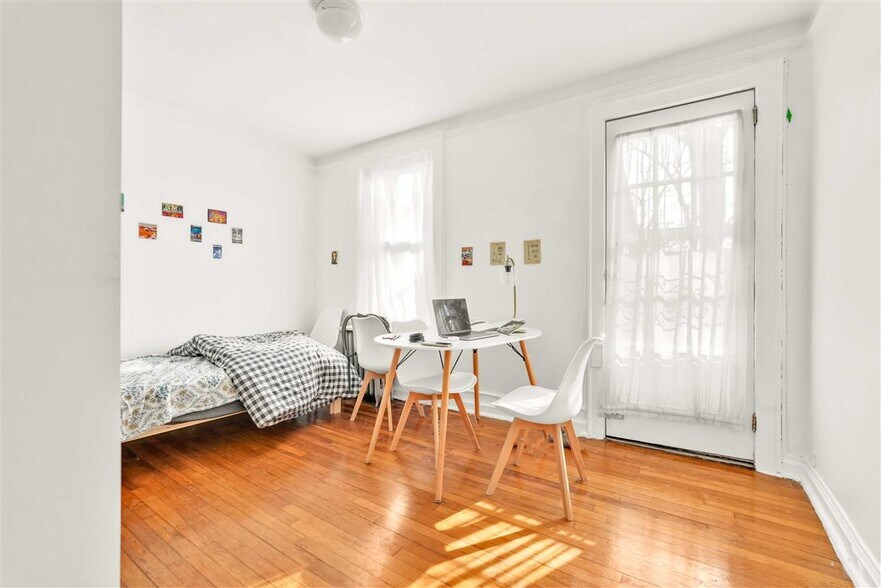 More Photos Of 3930 45th St, Sunnyside Apartments For Sale