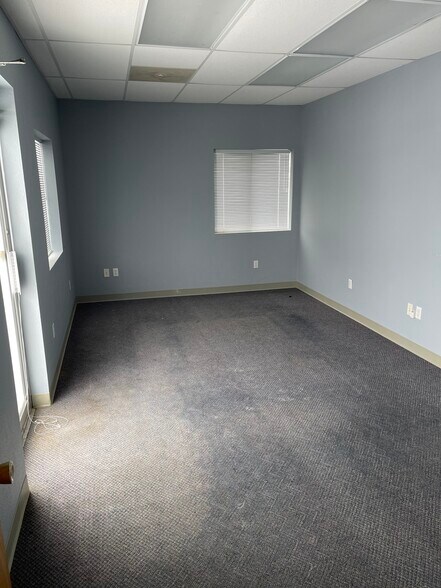 More Photos Of 4307 North Star Blvd, Great Falls Showroom For Lease