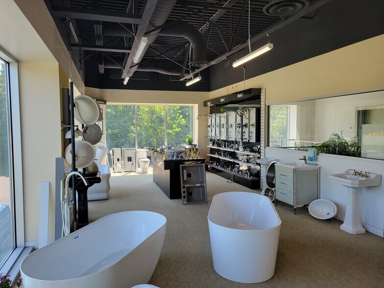 More Photos Of 1641 E Marlton Pike, Cherry Hill Showroom For Lease