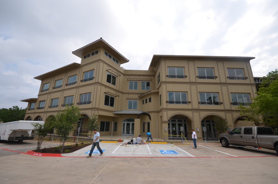 More Photos Of 6836 Bee Caves Rd, Austin Unknown For Lease