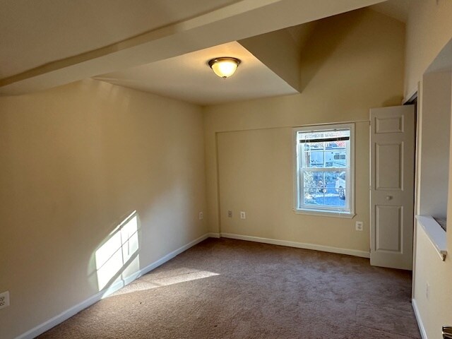 More Photos Of 19 N Bridge St, Round Hill Apartments For Sale