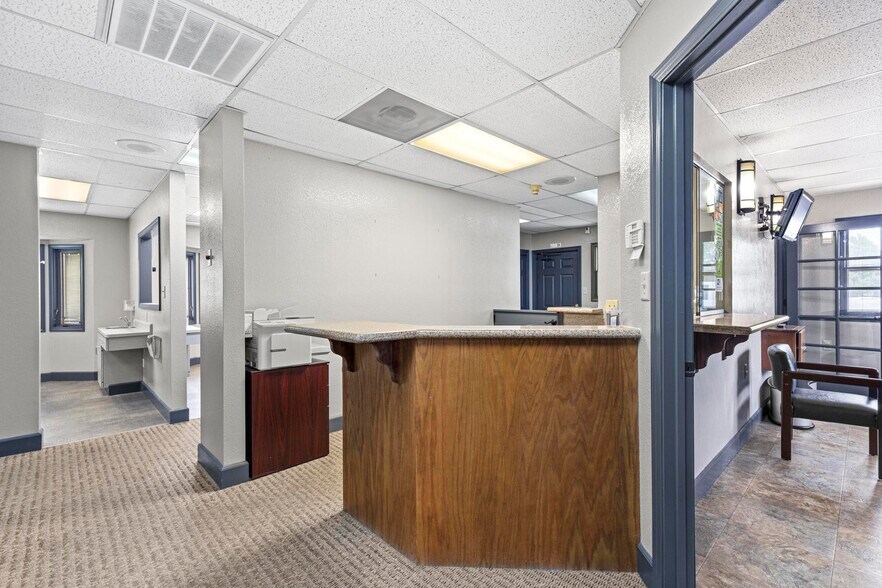 More Photos Of 1045 Live Oak Blvd, Yuba City Medical For Lease
