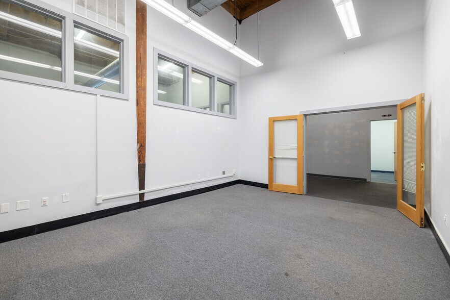 More Photos Of 10 Cordage Park, Plymouth Unknown For Lease
