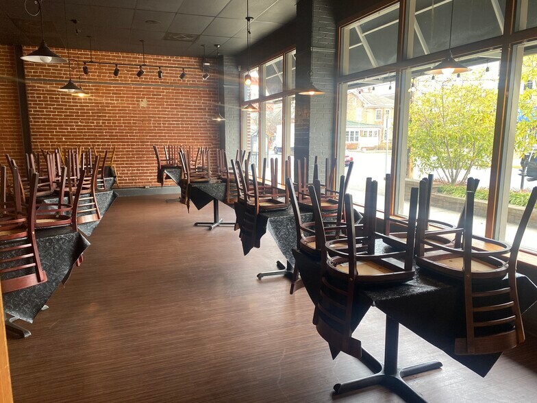 More Photos Of 33 N Washington St, Berkeley Springs Restaurant For Sale