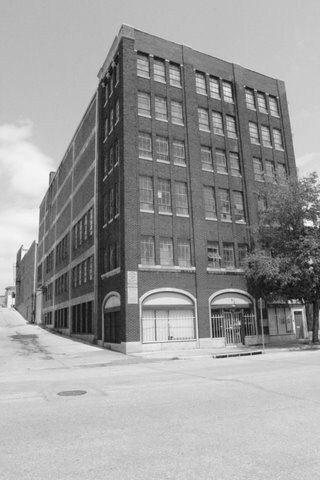 More Photos Of 738 Armstrong Ave, Kansas City Warehouse For Lease